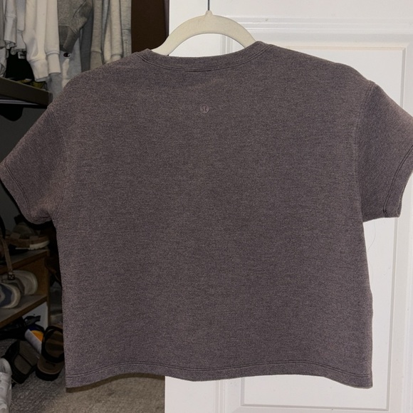 Lululemon cropped Tshirt - Picture 3 of 3